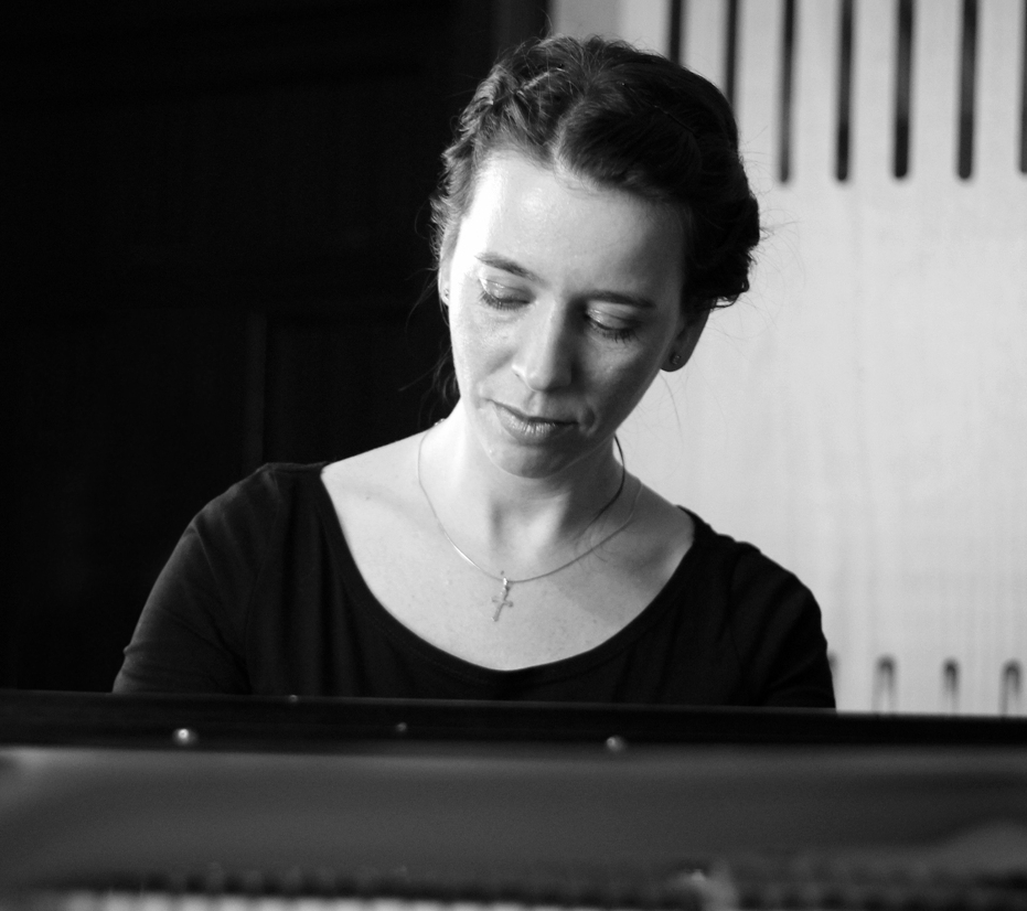 Concert cu caracter umanitar pentru salvarea vieţii Monalizei Zecheru, fostă colaboratoare a corului Filarmonicii Piteşti