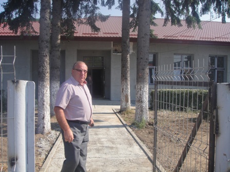 Teren de fotbal sintetic şi de baschet, la Şcoala Valea Ursului