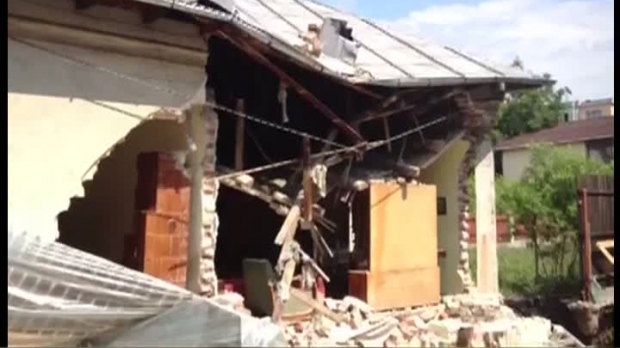O casă din Piteşti, dărâmată din greşeală