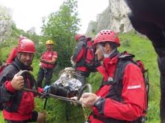 Cioban căzut de la 12 m