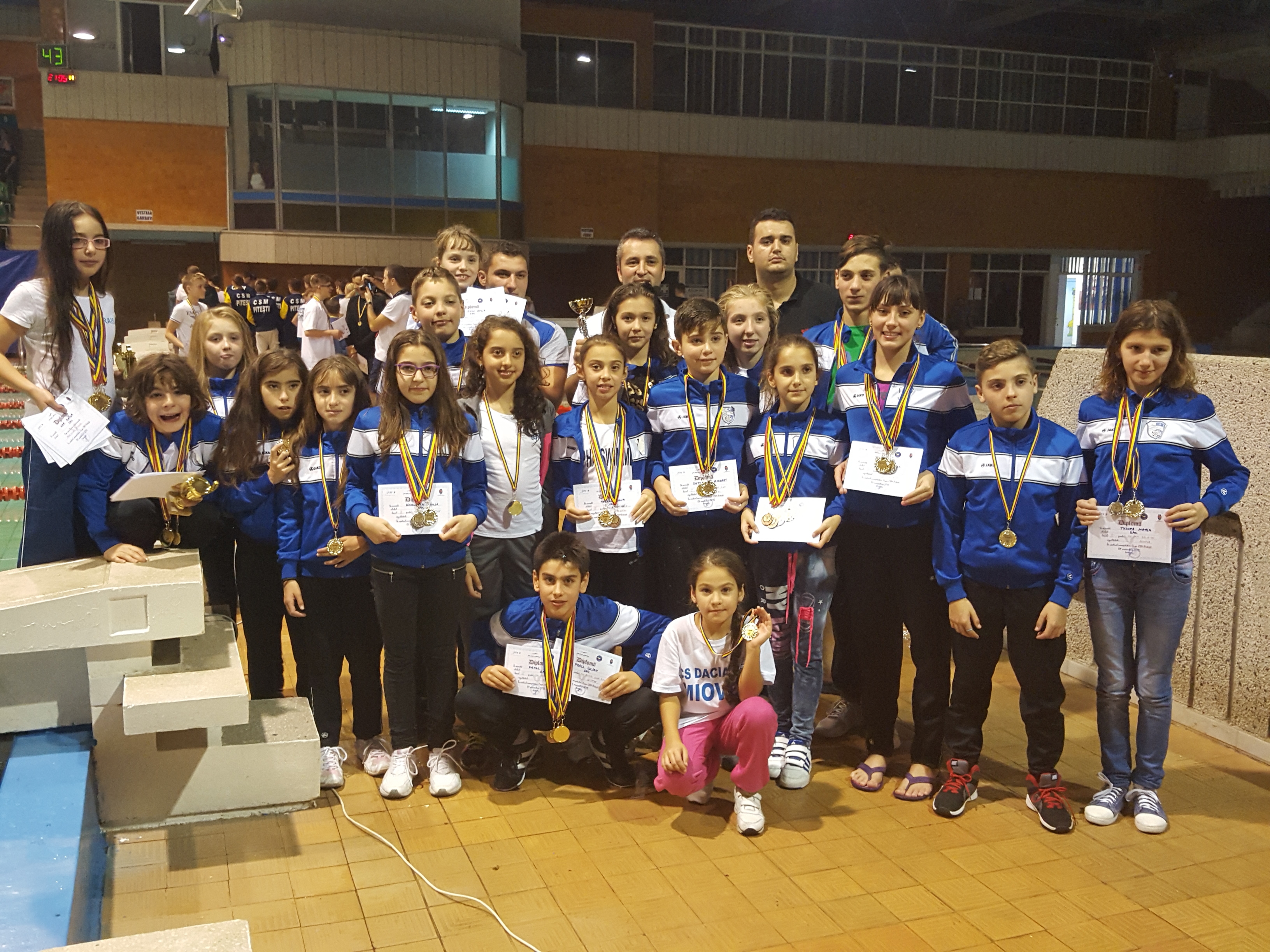 Înotătorii  din Mioveni au strălucit la Piteşti! Aceştia au câştigat 25 de medalii!