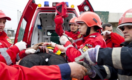 ALERTĂ la Maracineni! Bărbat căzut într-un bazin