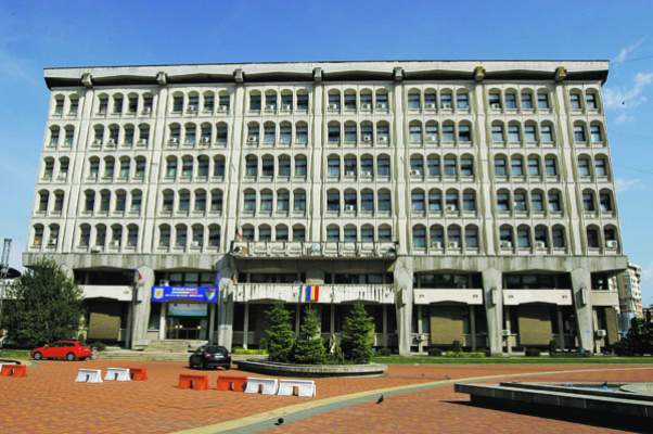 Sindicatele îi cer din nou spații gratis lui Tecău