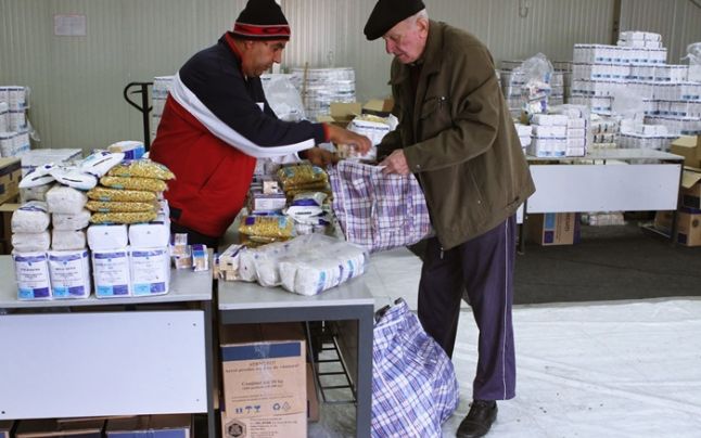 Săracii Argeşului, lăsaţi fără ajutoare alimentare şi de Paşti!
