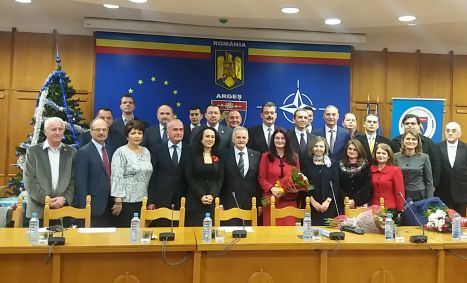 Cei 13 aleşi ai Argeşului au primit mandatele de parlamentari