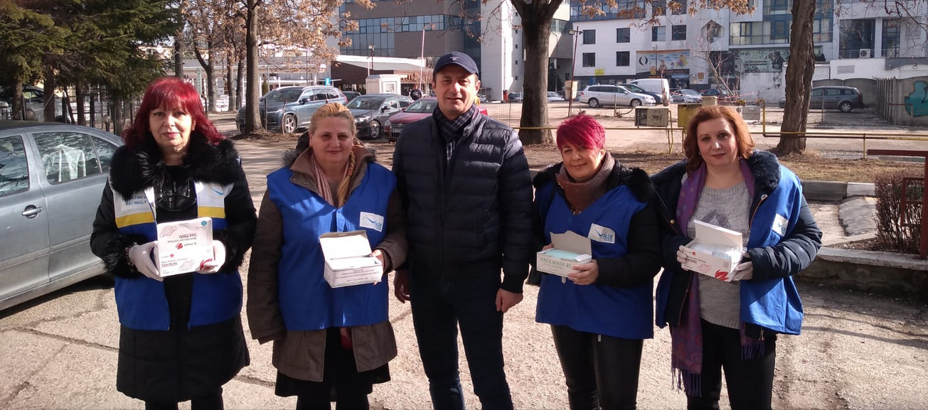 Organizația de Femei a ALDE Pitești a împărțit măști medicale piteștenilor