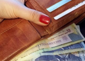 Hoață prinsă la Bascov după ce a furat un portofel dintr-un autobuz