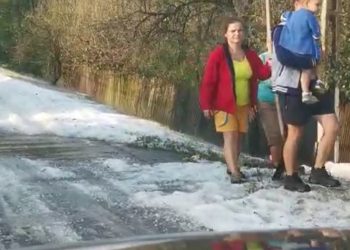 Peisaj de iarnă, în plină vară, în judeţul Argeş. Grindina a făcut ravagii