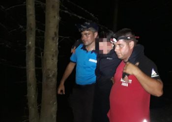 Turiști epuizați, salvați de jandarmi și salvamoniști