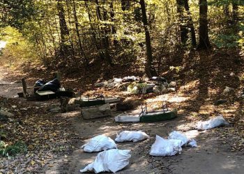 Voluntarii „Let’ do it România!” au lăsat în urma lor dâre de gunoaie!