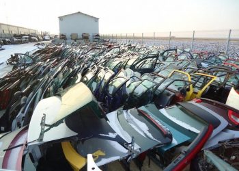 Poliţia, în control la firmele de dezmembări auto