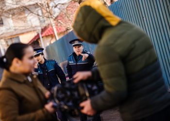 Polițiștii vor putea folosi forța fizică mai ușor