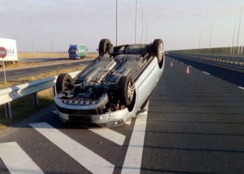 Maşină răsturnată pe A1!