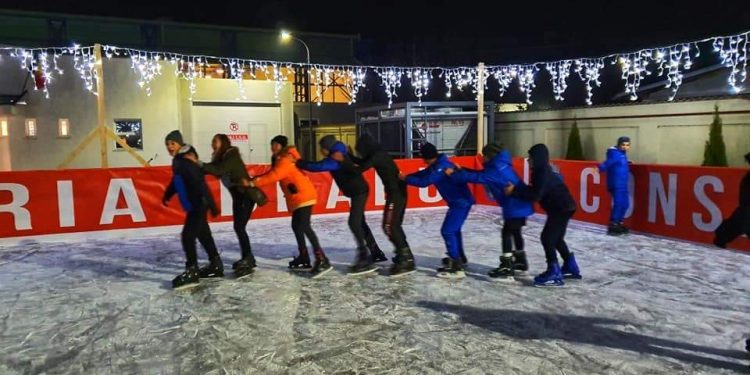 S-a deschis patinoarul din Bradu