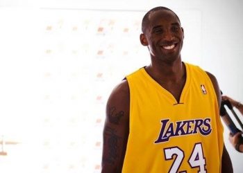 Celebrul jucător de baschet Kobe Bryant și fiica sa au murit într-un accident de elicopter