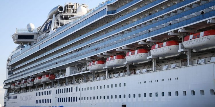 Argeşean infectat cu coronavirus pe nava „Diamond Princess”