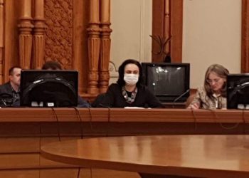 Mascați în Parlament – Audierea miniștrilor pe repede-înainte: doar 7 minute fiecare