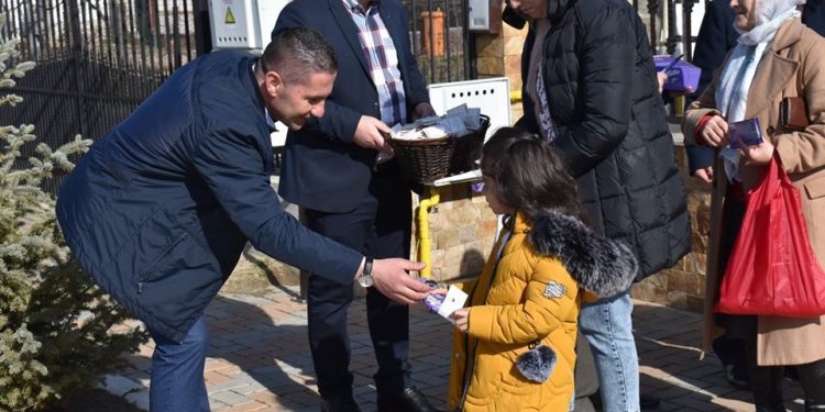 Dan Stroe, gest frumos pentru doamnele și domnișoarele din Bradu