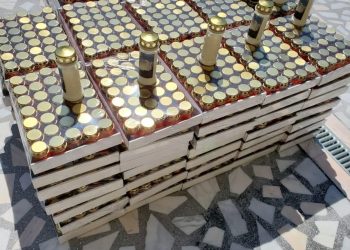 Primarul din Bradu a donat 3.500 de candele pentru noaptea de Înviere