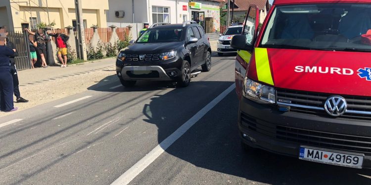 Biciclist acroșat de o mașină