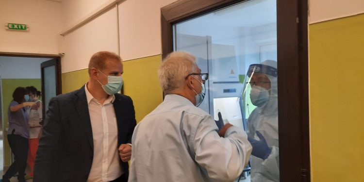 Spitalul Județean: Manu i-a eliberat din funcții pe Tiberiu Irimia și Gheorghe Frătoaica