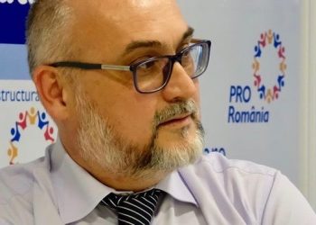 PROTESTUL PRO ROMÂNIA ARGEȘ FAȚĂ DE LIPSA DE REACȚIE A AUTORITĂȚILOR LOCALE ȘI JUDEȚENE LA PERICOLUL COZILOR INTERMINABILE LA DEPUNEREA DOCUMENTELOR AFERENTE TAXEI DE SALUBRIZARE