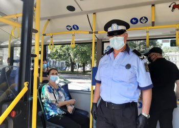 Polițiștii locali, controale pe autobuze și în stații