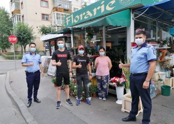 Doi adolescenți au găsit un portofel și l-au dus la Poliție