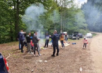 Petrecăreţi amendaţi de jandarmii argeşeni. Făceau grătar în zone neautorizate