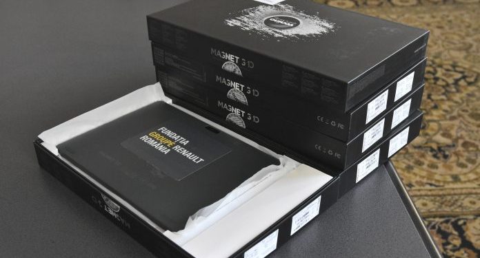 ELEVI DIN ARGEȘ ȘI DÂMBOVIȚA VOR PUTEA ÎNVĂȚA DE PE TABLETE, DONATE DE FUNDAȚIA GROUPE RENAULT ROMÂNIA