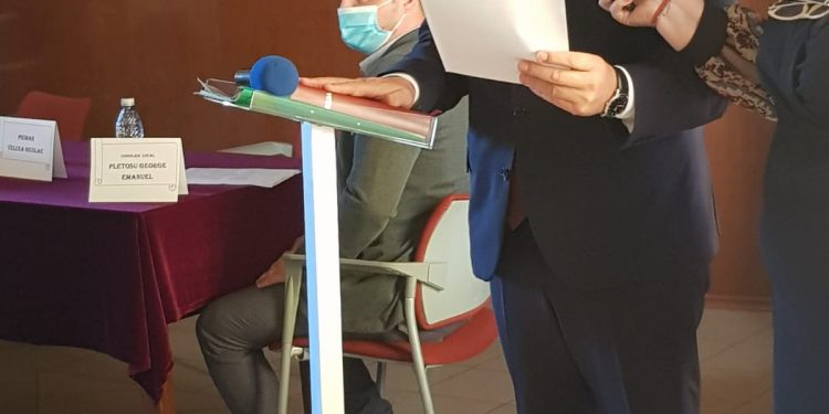 Nicolae Velcea, noul primar al Ştefăneştiului, a fost învestit în funcție