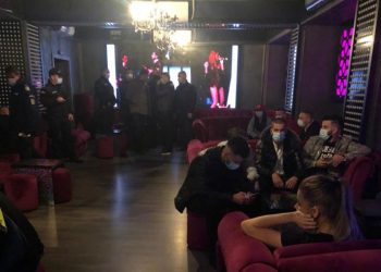 Patronul unui club, dar și clienți, amendați pentru nerespectarea normelor legale