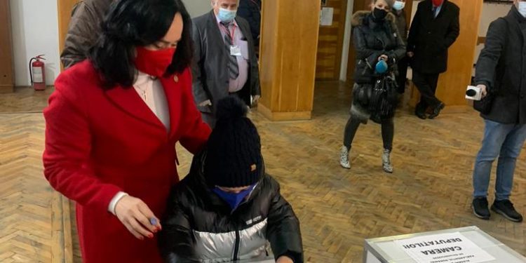 VIDEO/ Simona Bucura Oprescu: “ Am votat pentru o Românie a grijii pentru sănătatea oamenilor”