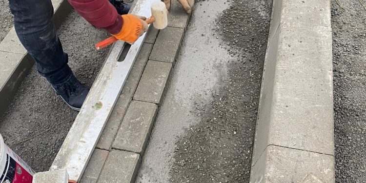 Se reabilitează scările publice din cartierul Războieni!