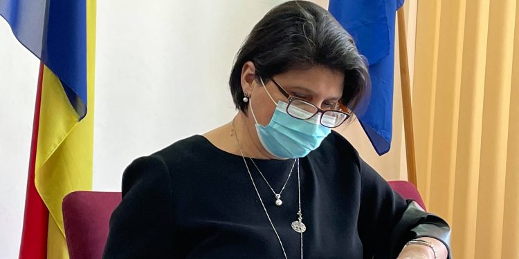 38 de profesori și 544 de elevi din Argeș fac orele de acasă