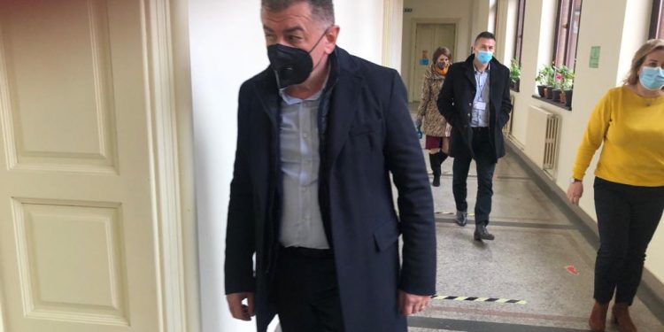 Primarul Cristian Gentea a verificat condițiile în care se desfășoară cursurile în școli și licee, în Pitești!