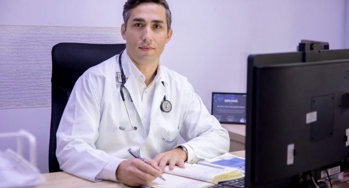 Valeriu Gheorghiță anunță că, cel mai probabil, vaccinul de la AstraZeneca va fi recomandat pentru persoanele cu vârsta cuprinsă între 18 și 55 de ani