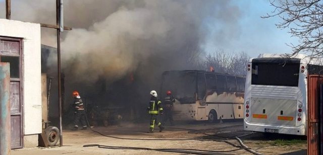 Argeş: Incendiu la un autobuz care circula pe DN 73