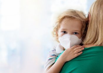 Copiii, mai vulnerabili în fața noilor tulpini