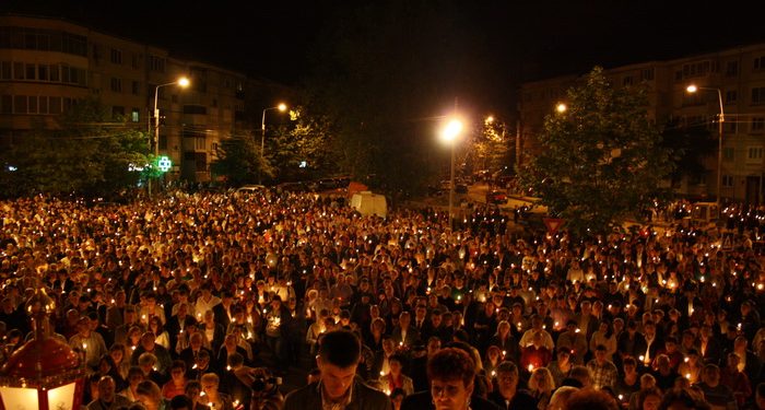Stăm în casă sau mergem să luăm Lumină de Paste? Ce săpun autoritățile