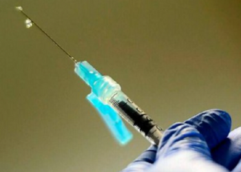 Agenţia britanică de reglementare a medicamentelor a identificat 30 de cazuri de coagulare a sângelui după administrarea serului AstraZeneca!