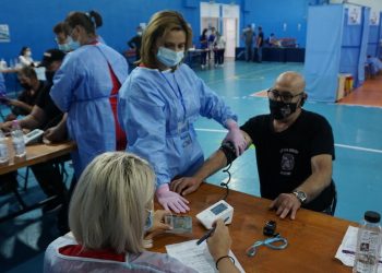 Peste 900 de doze de vaccin anti-COVID, administrate în două zile, la Mioveni