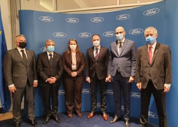 DEPUTATUL ADRIAN MIUȚESCU, VIZITĂ LA UZINA FORD. GUVERNUL AJUTĂ COMPANIA PRIN REALIZAREA UNUI DRUM DE LEGĂTURĂ CU DX12 PITEȘTI-CRAIOVA