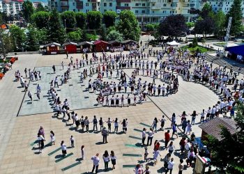 Ziua IEI, sărbătorită cu Hora Unirii, folclor, în centrul civic din Mioveni