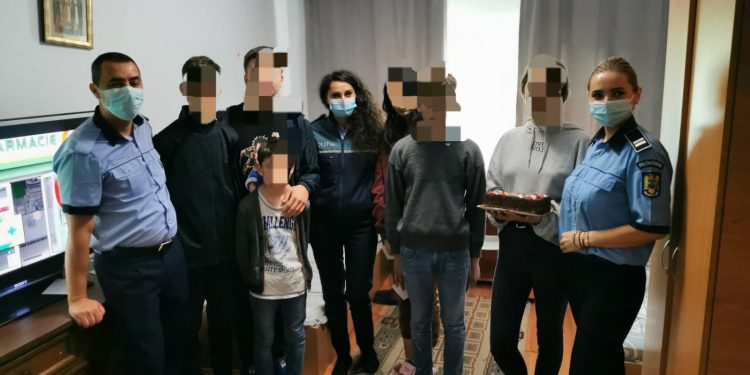 POLIȚIȘTII ARGEȘENI, ALĂTURI DE COPII