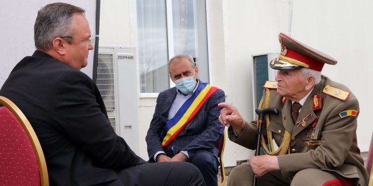 Constantin Năstase, profesorul de 106 ani, aniversat la Mioveni