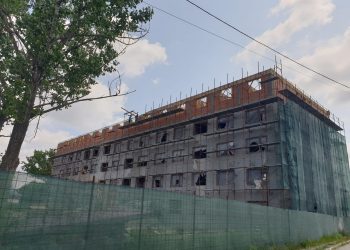 SE LUCREAZĂ LA REAMENAJAREA BLOCULUI C, DE LA GRUPUL ȘCOLAR, PENTRU LOCUINȚE SOCIALE DESTINATE TINERILORP
