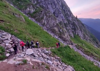 Patru turiști vâlceni, salvați de salvamontiștii argeșeni