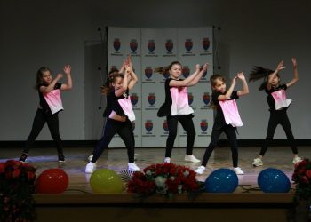 Spectacol în aer liber, susținut de copii, în Parcul Lunca Argeșului!