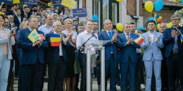 Cîţu şi-a depus oficial candidatura: Sunt omul faptelor. Competiţia asta e despre viitorul PNL şi despre România